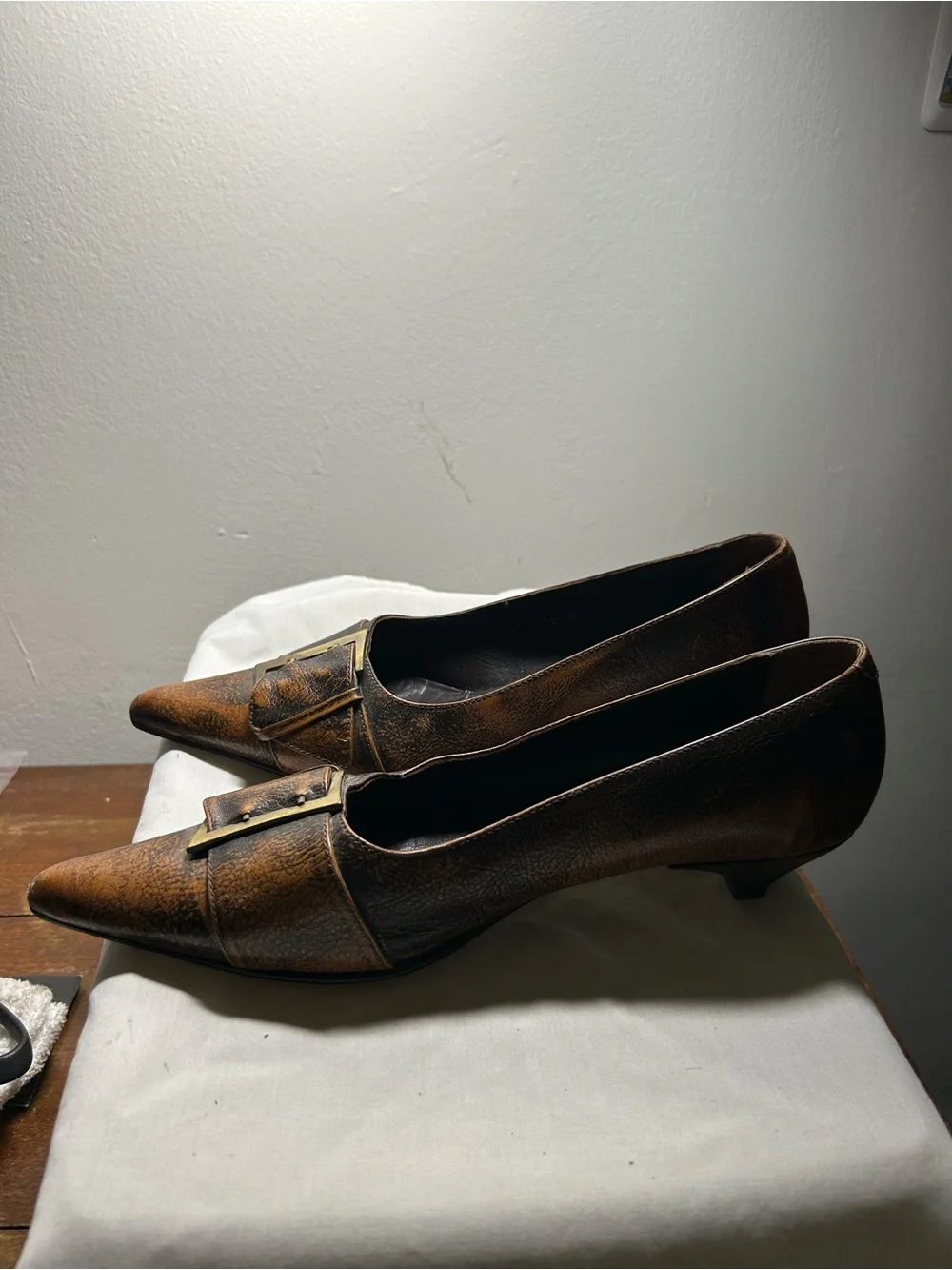 Classic Pointed Toe Brown Leather Pumps with Buckle - Picture 2 of 2